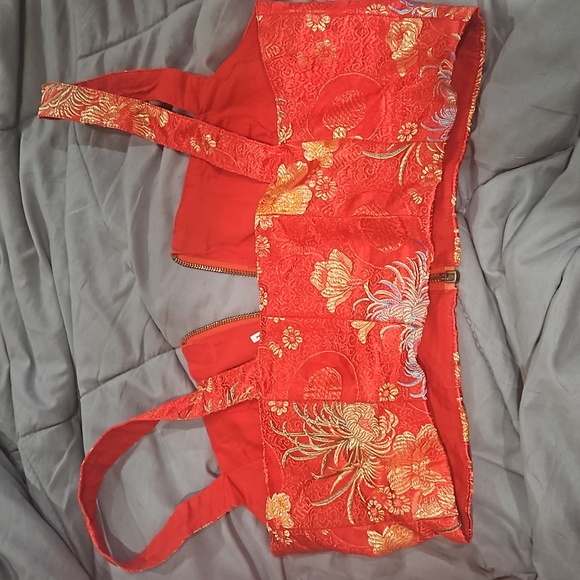 Kimachi Blue size M red floral short top - Picture 4 of 4